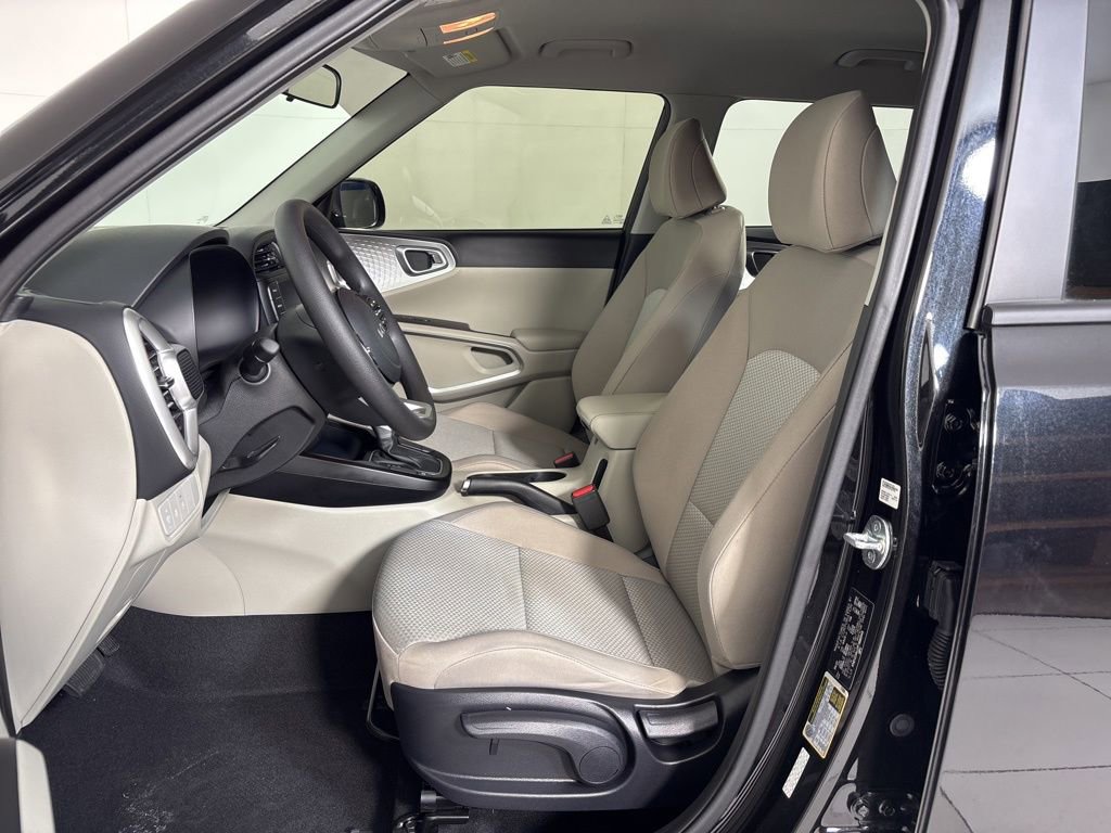 Used 2023 Kia Soul LX image 14