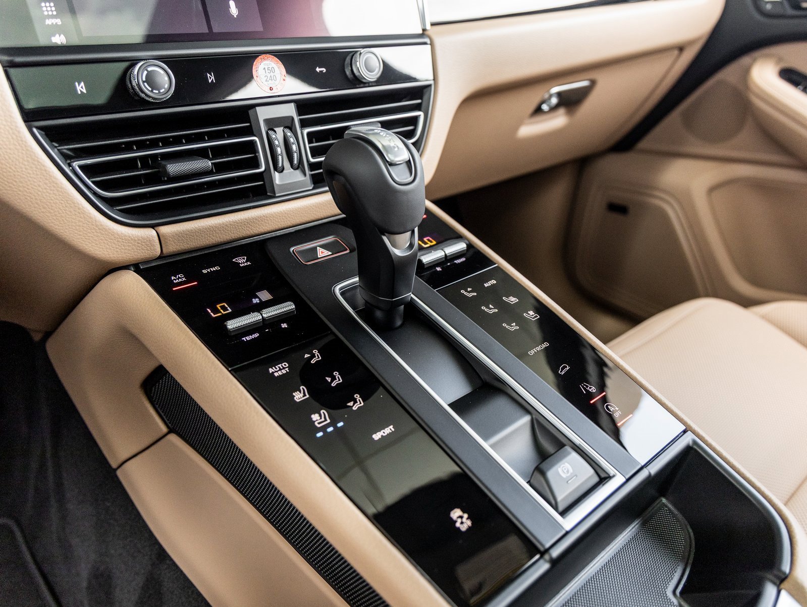 Used 2025 Porsche Macan image 28