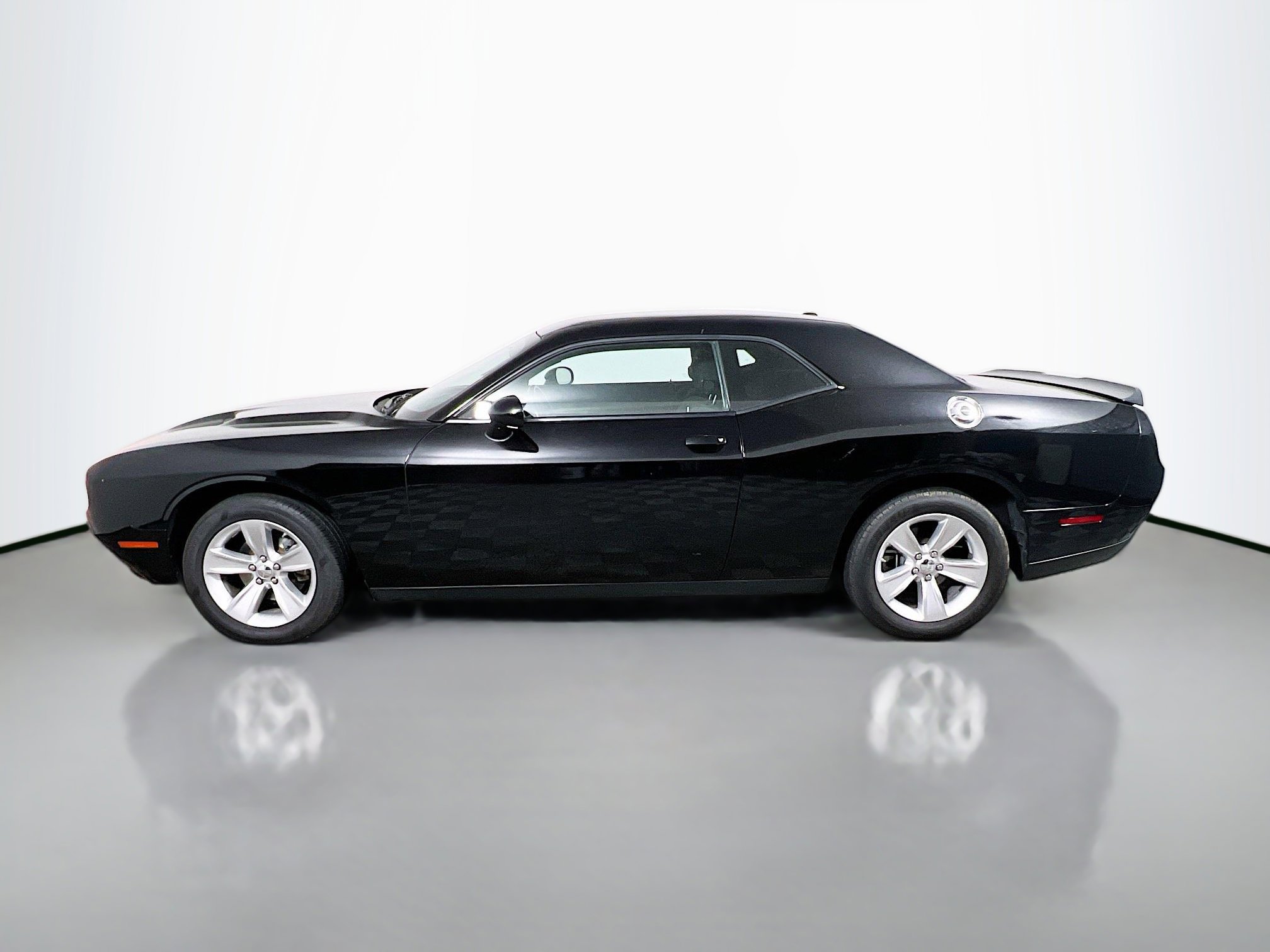 Used 2023 Dodge Challenger SXT image 9