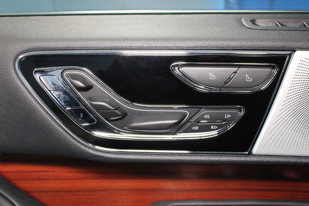 Used 2024 Lincoln Navigator L Reserve image 9