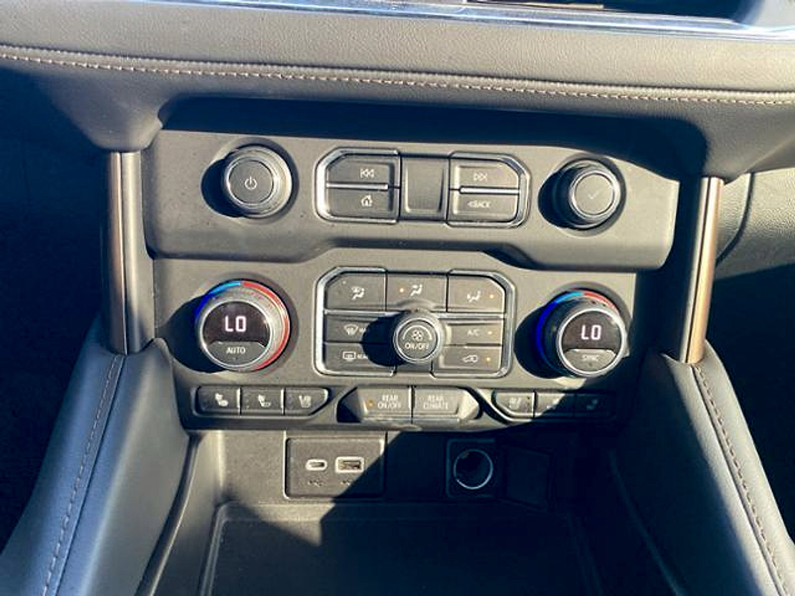 Used 2022 Chevrolet Tahoe High Country AWD/4WD image 33