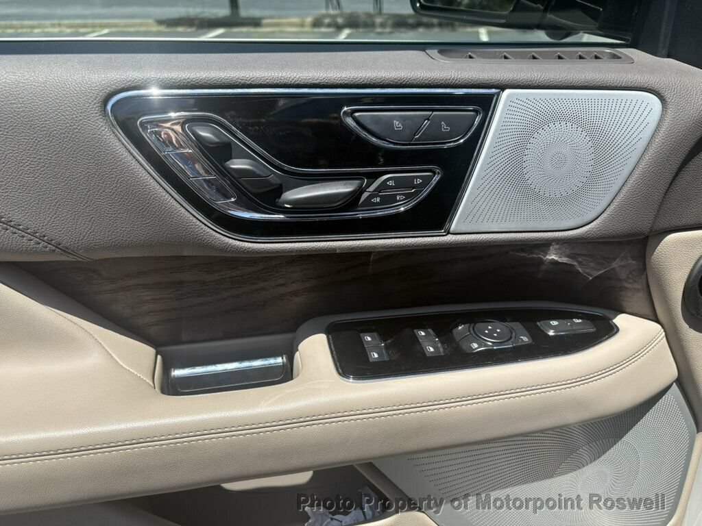 Used 2022 Lincoln Navigator Reserve AWD/4WD image 11