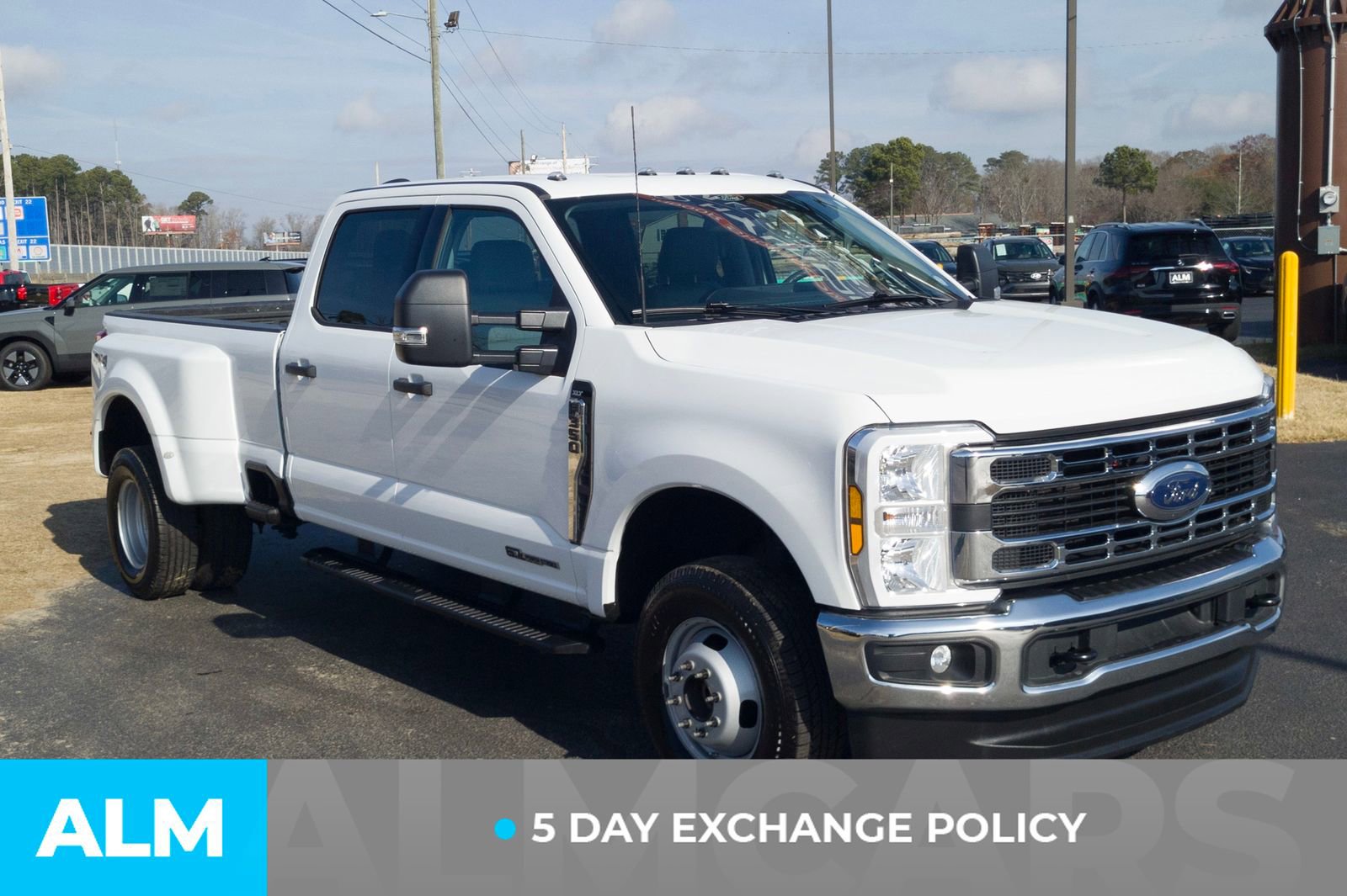 Used 2025 Ford F350 XLT image 4