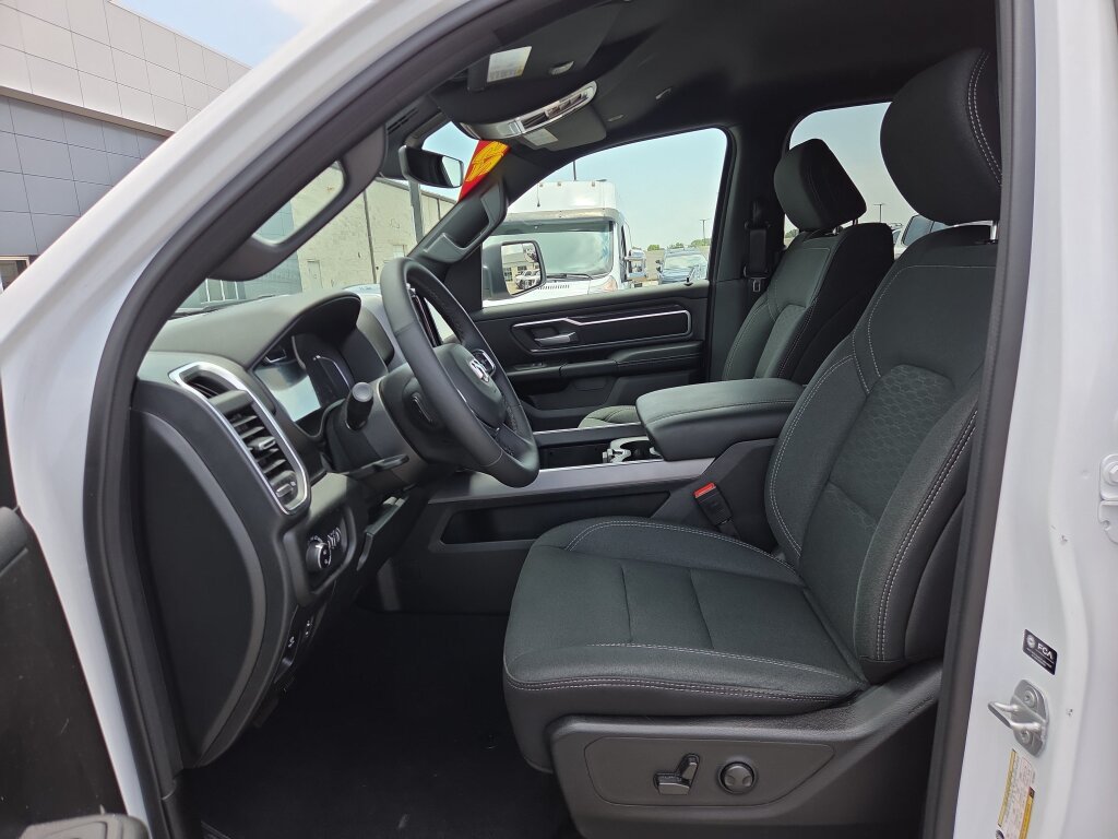 Used 2025 RAM 1500 Big Horn AWD/4WD image 10