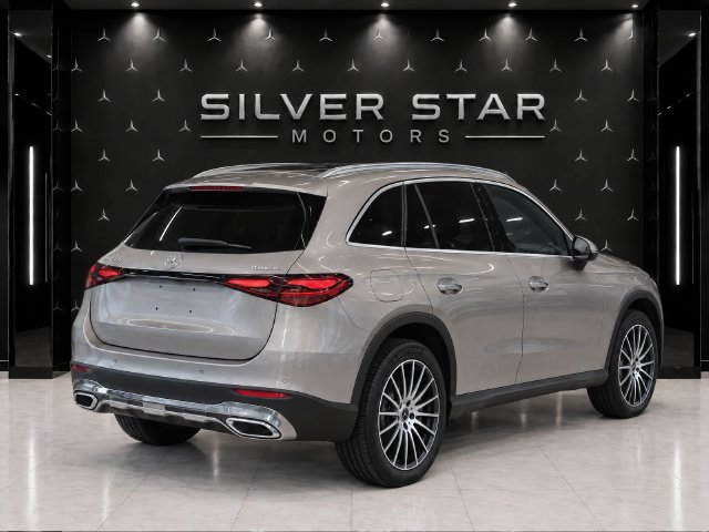 Used 2024 Mercedes-Benz GLC 300 4MATIC image 3