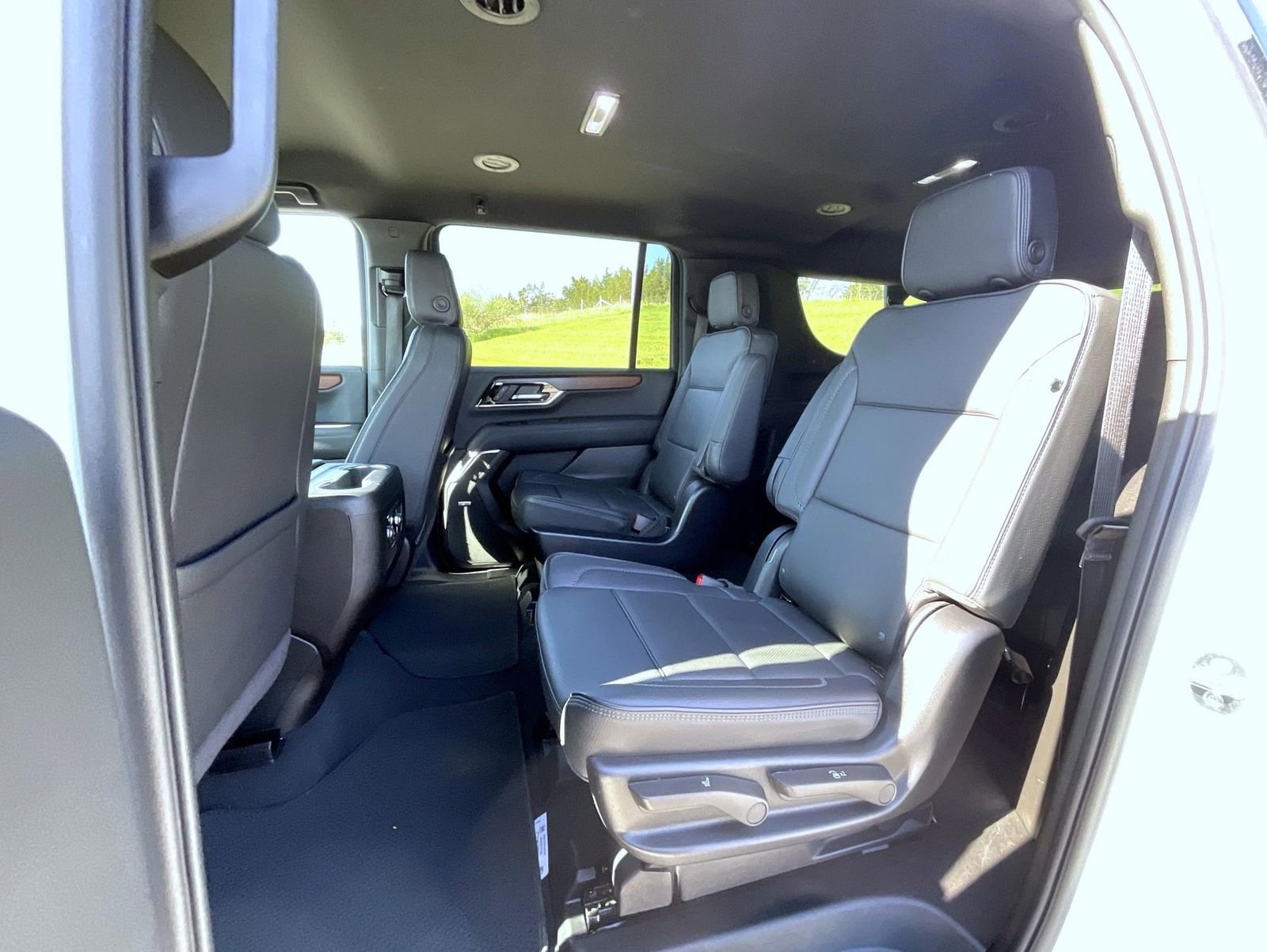 Used 2025 GMC Yukon XL Denali AWD/4WD image 21