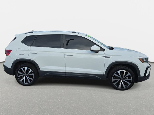 Used 2022 Volkswagen Taos SE FWD image 4