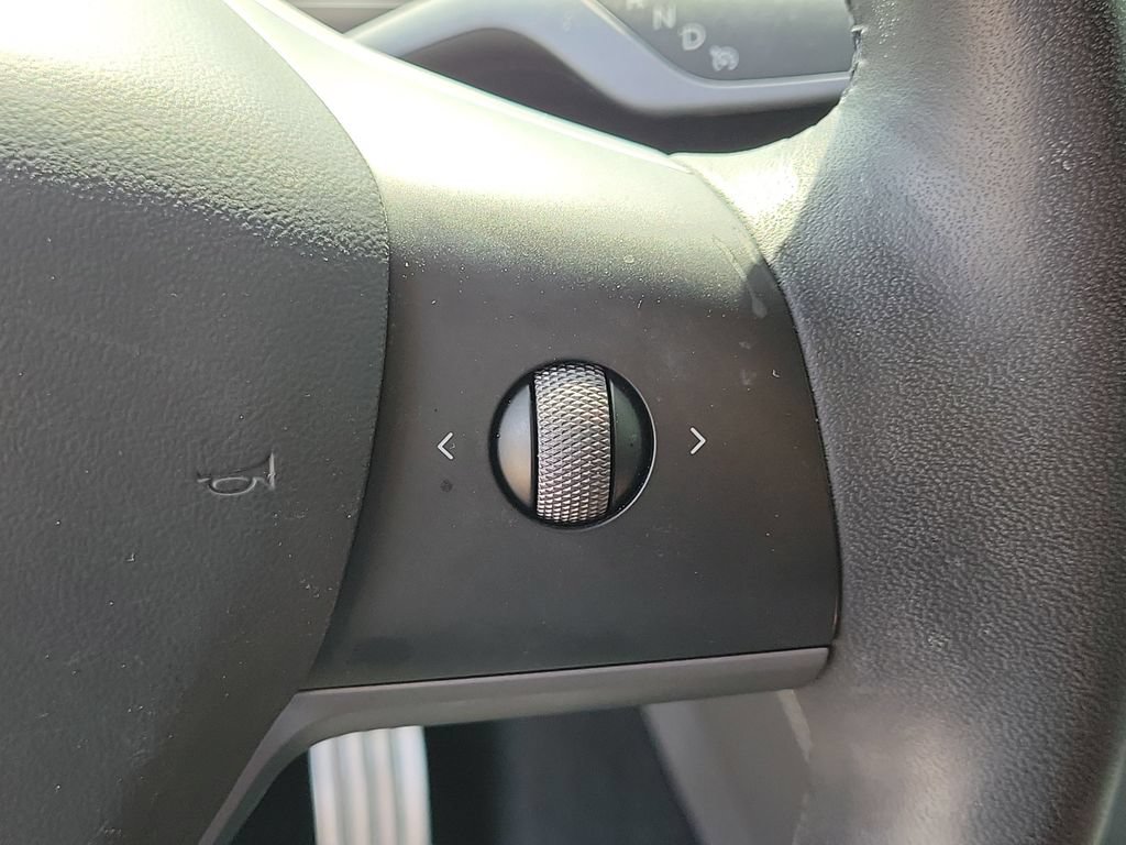 Used 2022 Tesla Model Y Performance AWD/4WD image 35