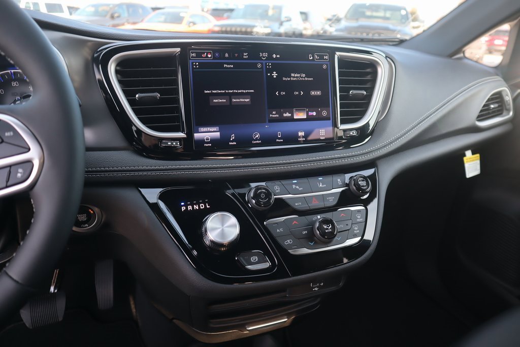 New 2026 Chrysler Pacifica Select image 5