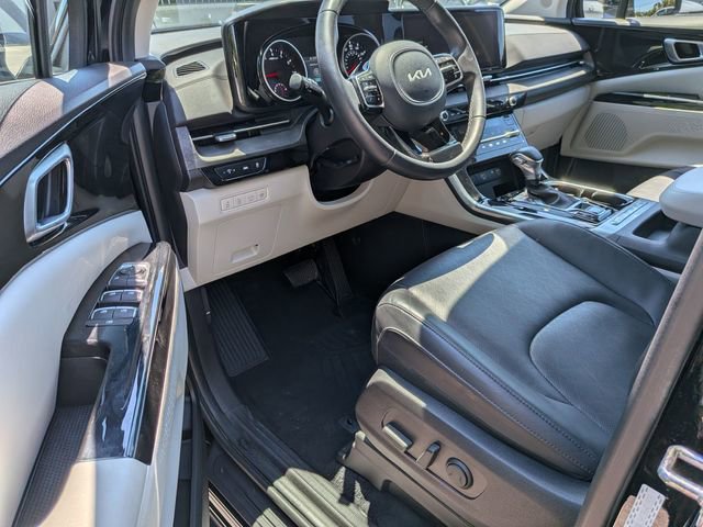 Used 2024 Kia Carnival EX FWD image 12