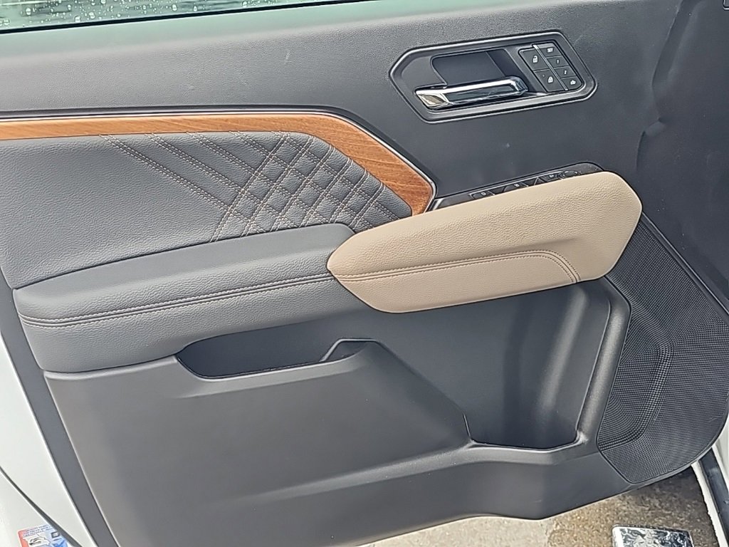 Certified 2025 GMC Canyon Denali image 10