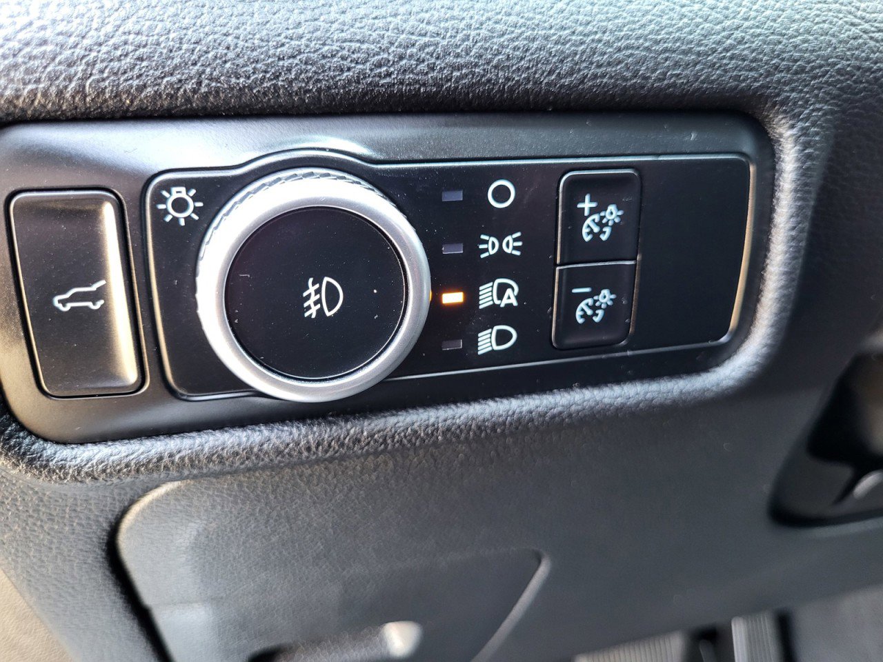 Used 2023 Ford Explorer Limited image 40