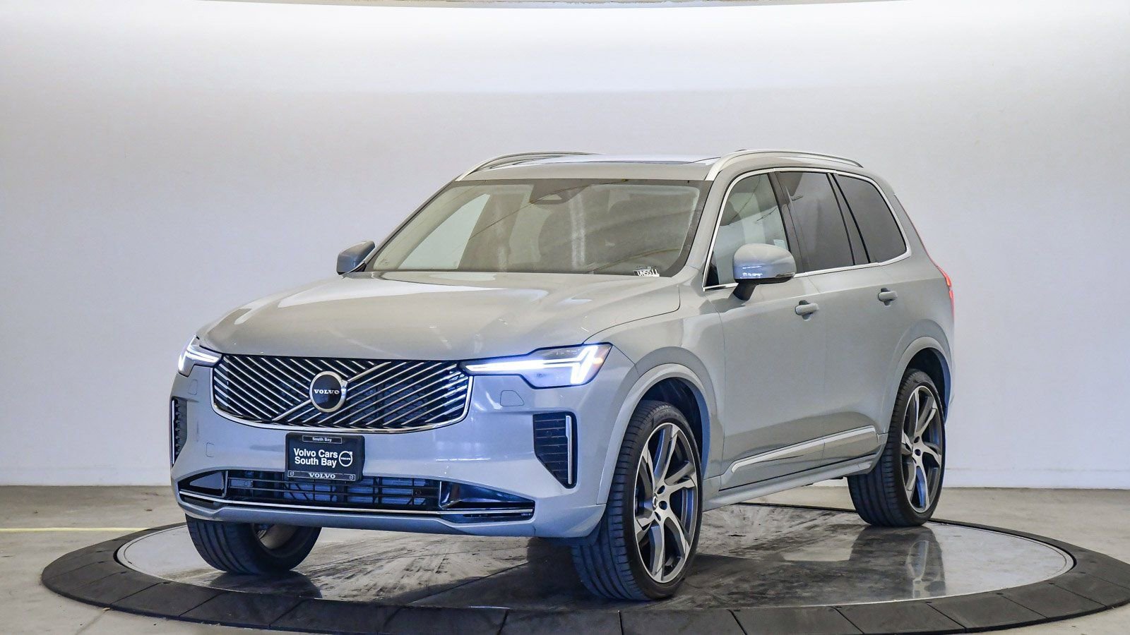 Certified 2025 Volvo XC90 B6 Core w/ Protection Package Premier image 1