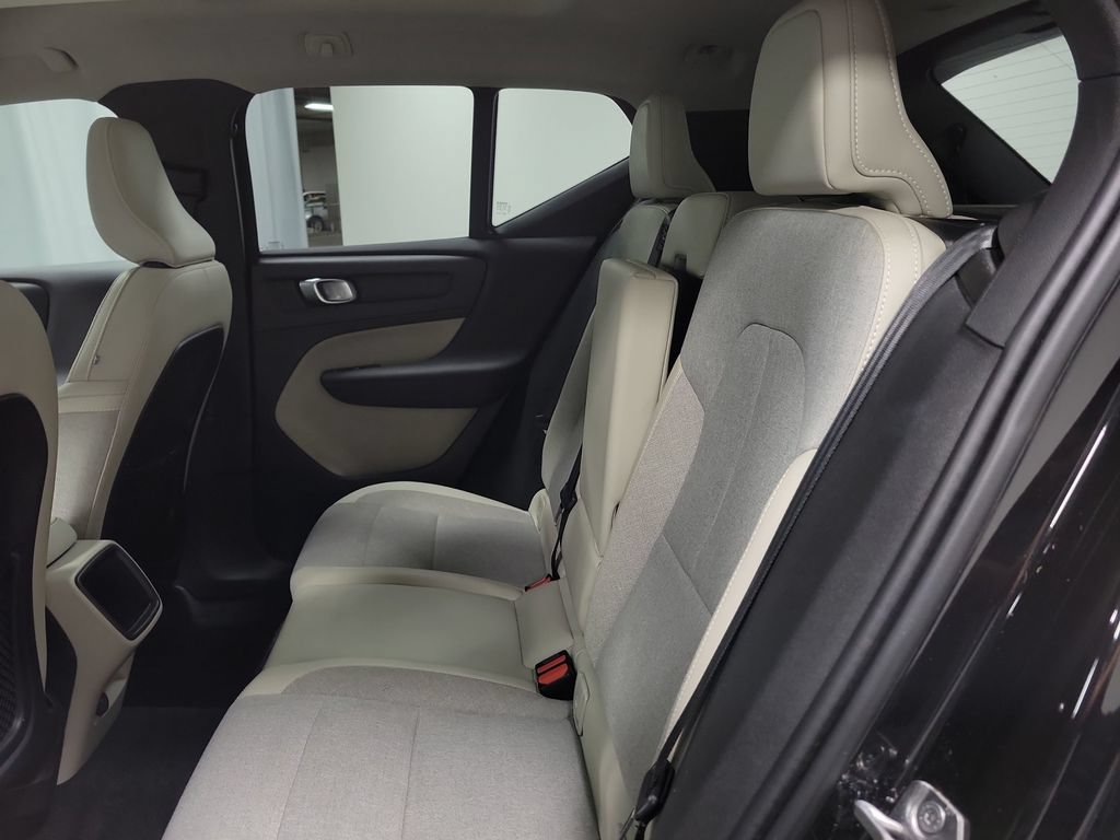 Used 2020 Volvo XC40 T5 Momentum w/ Protection Package Premier AWD/4WD image 28
