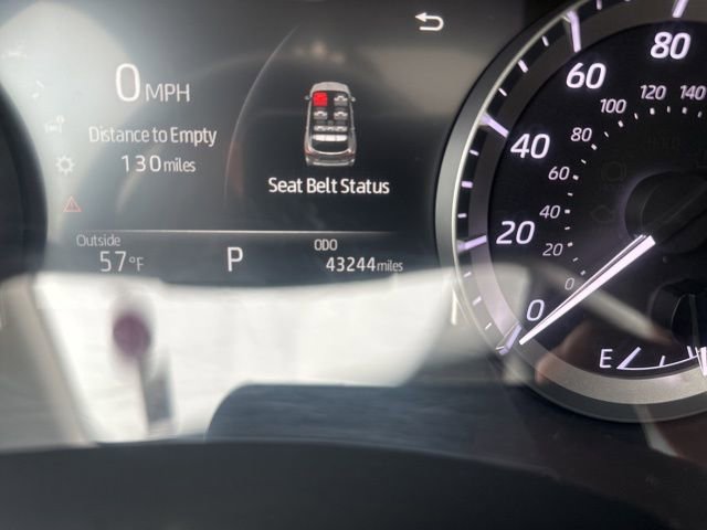 Used 2023 Toyota Highlander XLE image 3