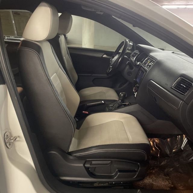 Used 2017 Volkswagen Jetta Sport image 8