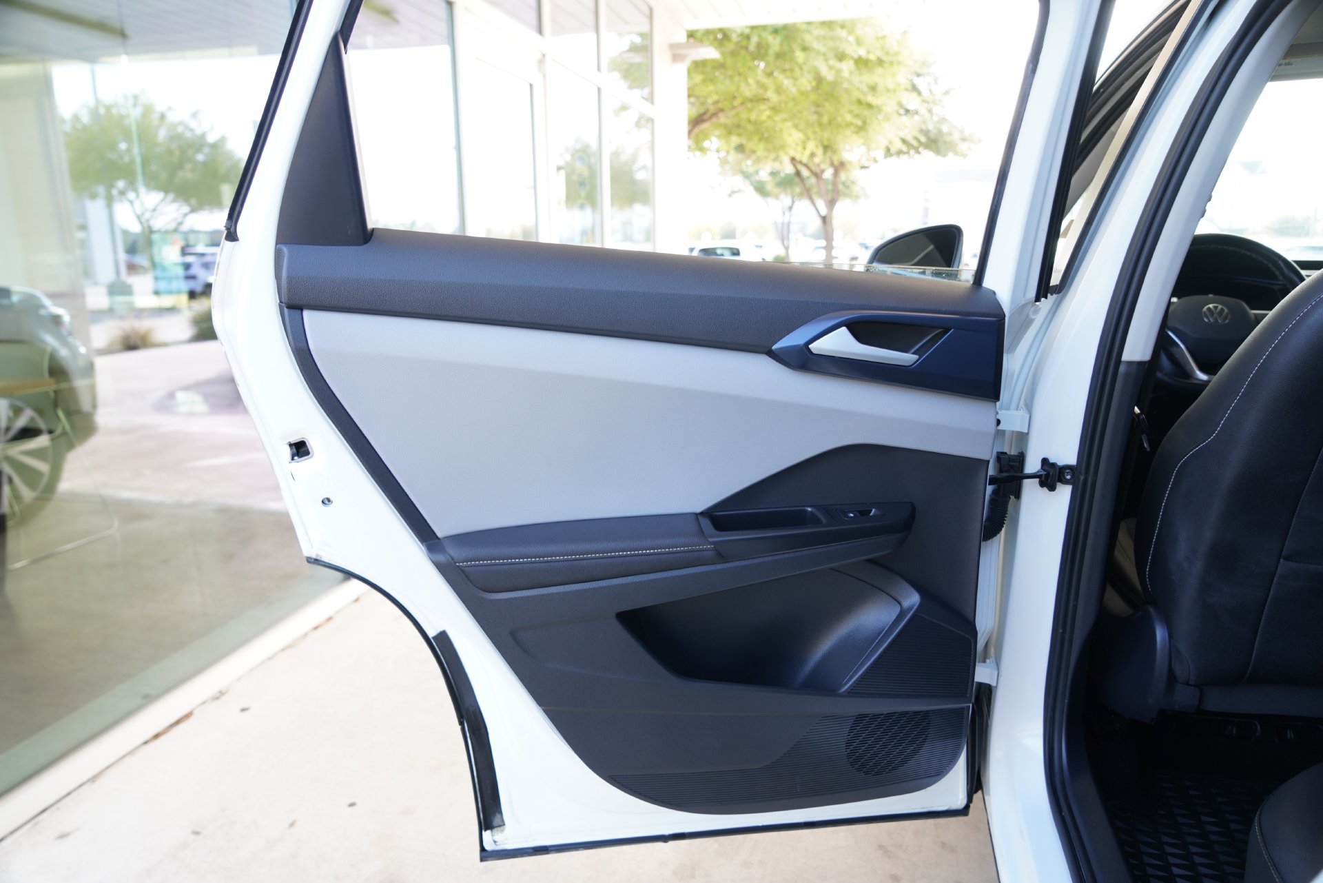 Certified 2024 Volkswagen Taos SE FWD image 31