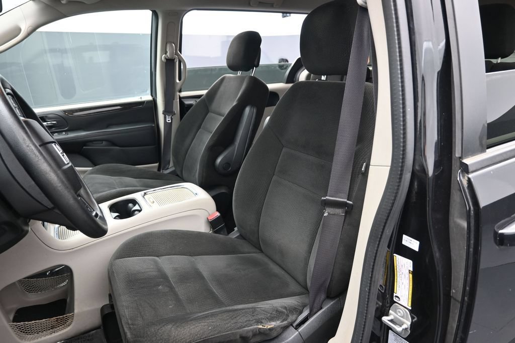 Used 2016 Dodge Grand Caravan SXT FWD image 22