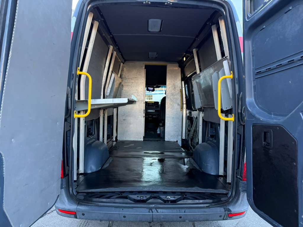 Used 2019 Mercedes-Benz Sprinter 144 image 41