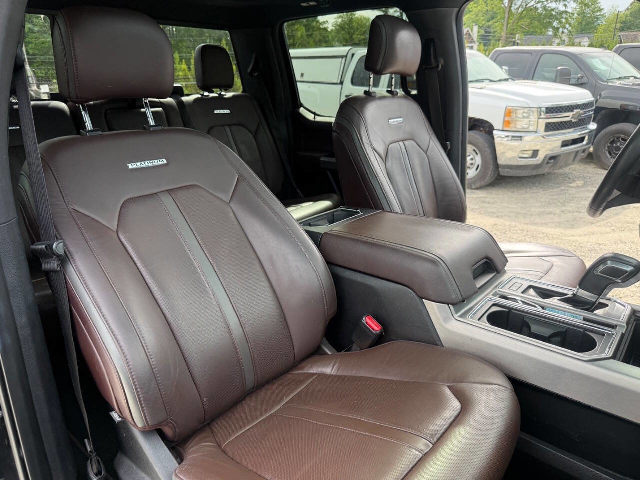 Used 2015 Ford F150 Platinum w/ Equipment Group 701A Luxury AWD/4WD image 33