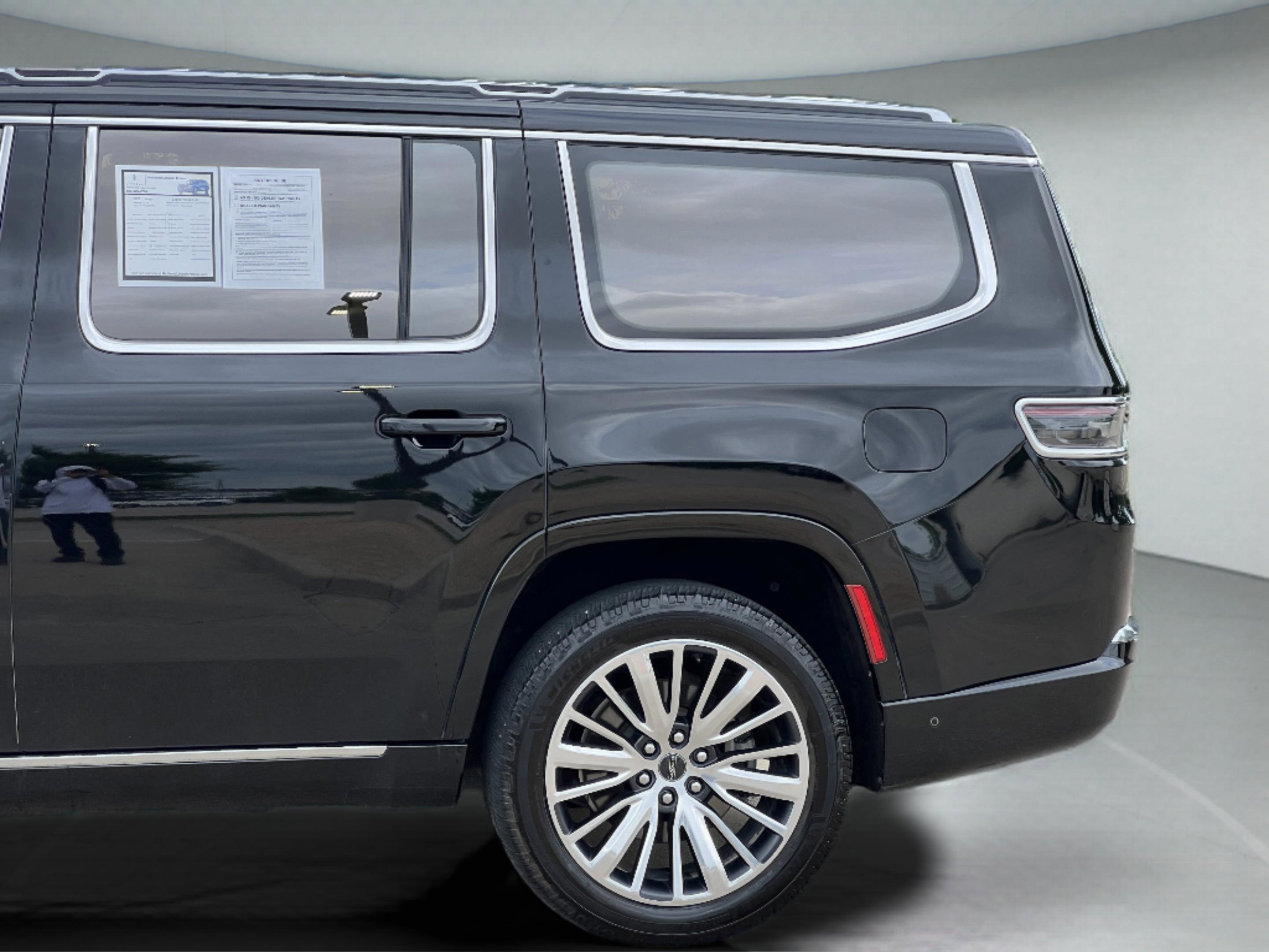 Used 2022 Jeep Grand Wagoneer Series III image 32