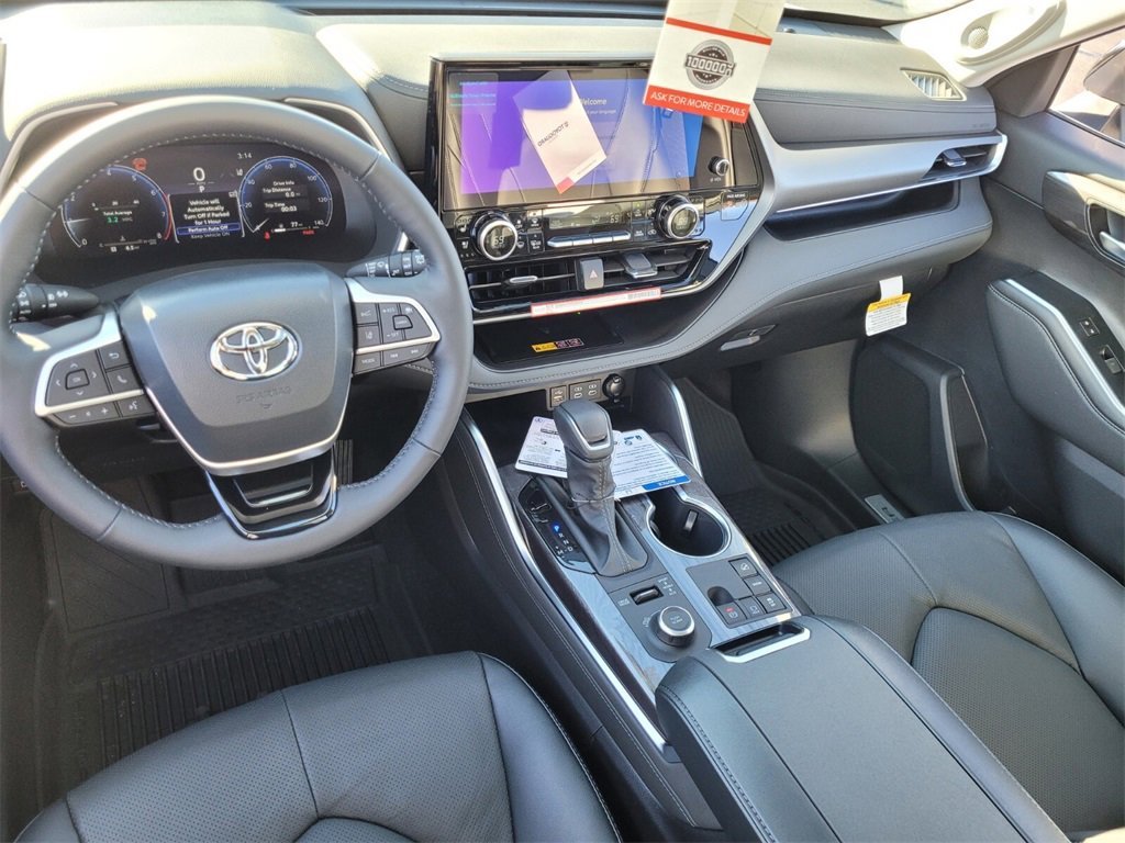 New 2026 Toyota Highlander Limited image 8