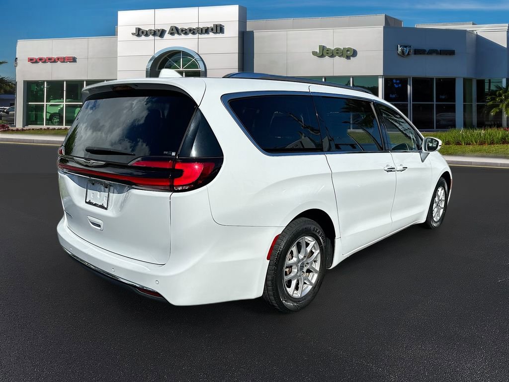 Used 2021 Chrysler Pacifica Touring-L image 7