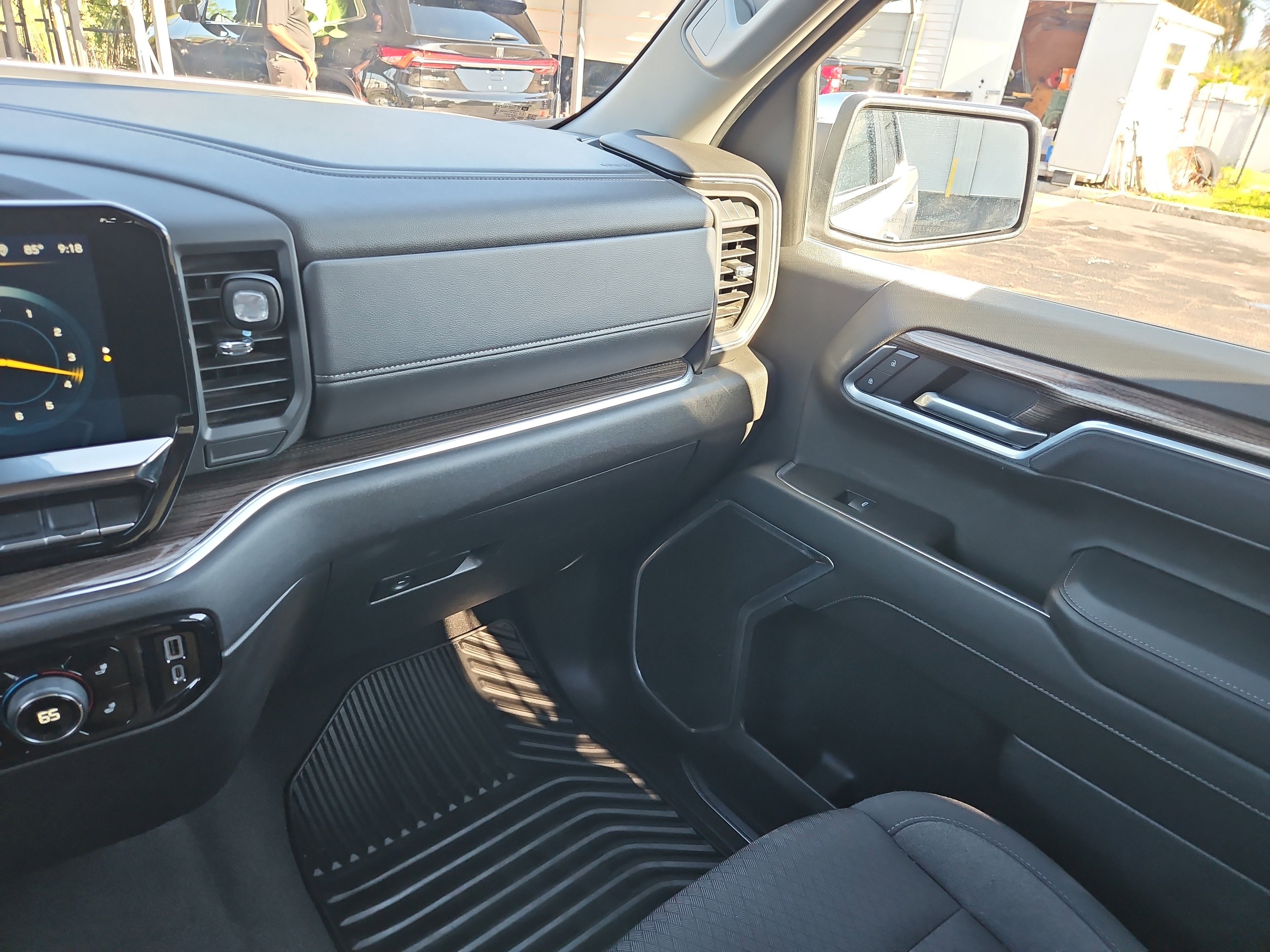Certified 2025 Chevrolet Silverado 1500 LT AWD/4WD image 9