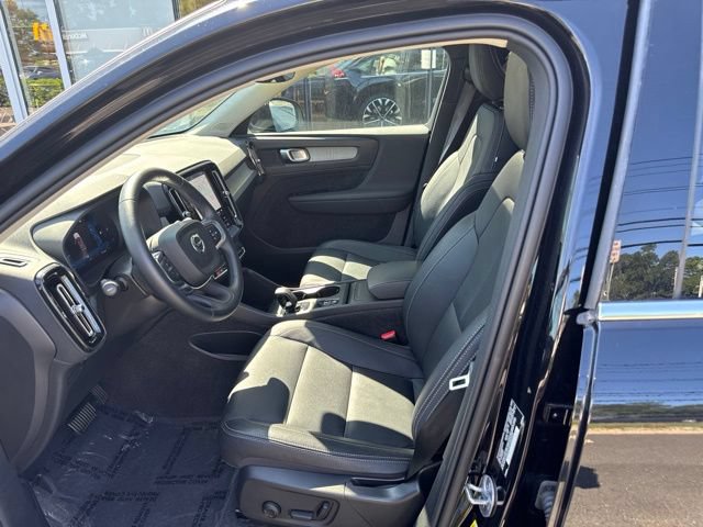 Certified 2025 Volvo XC40 B5 Core AWD/4WD image 20