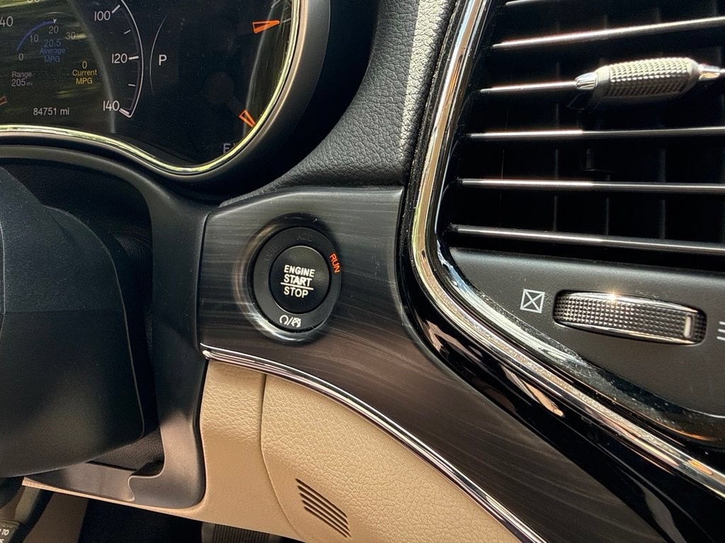 Used 2020 Jeep Grand Cherokee Limited AWD/4WD image 33