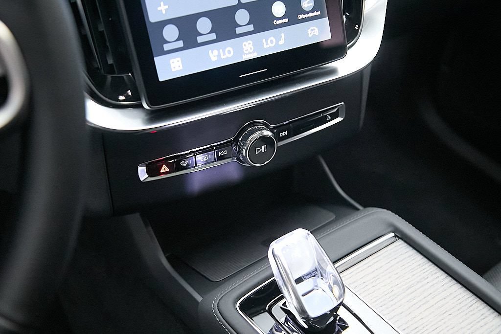 Certified 2025 Volvo XC90 T8 Ultra AWD/4WD image 17