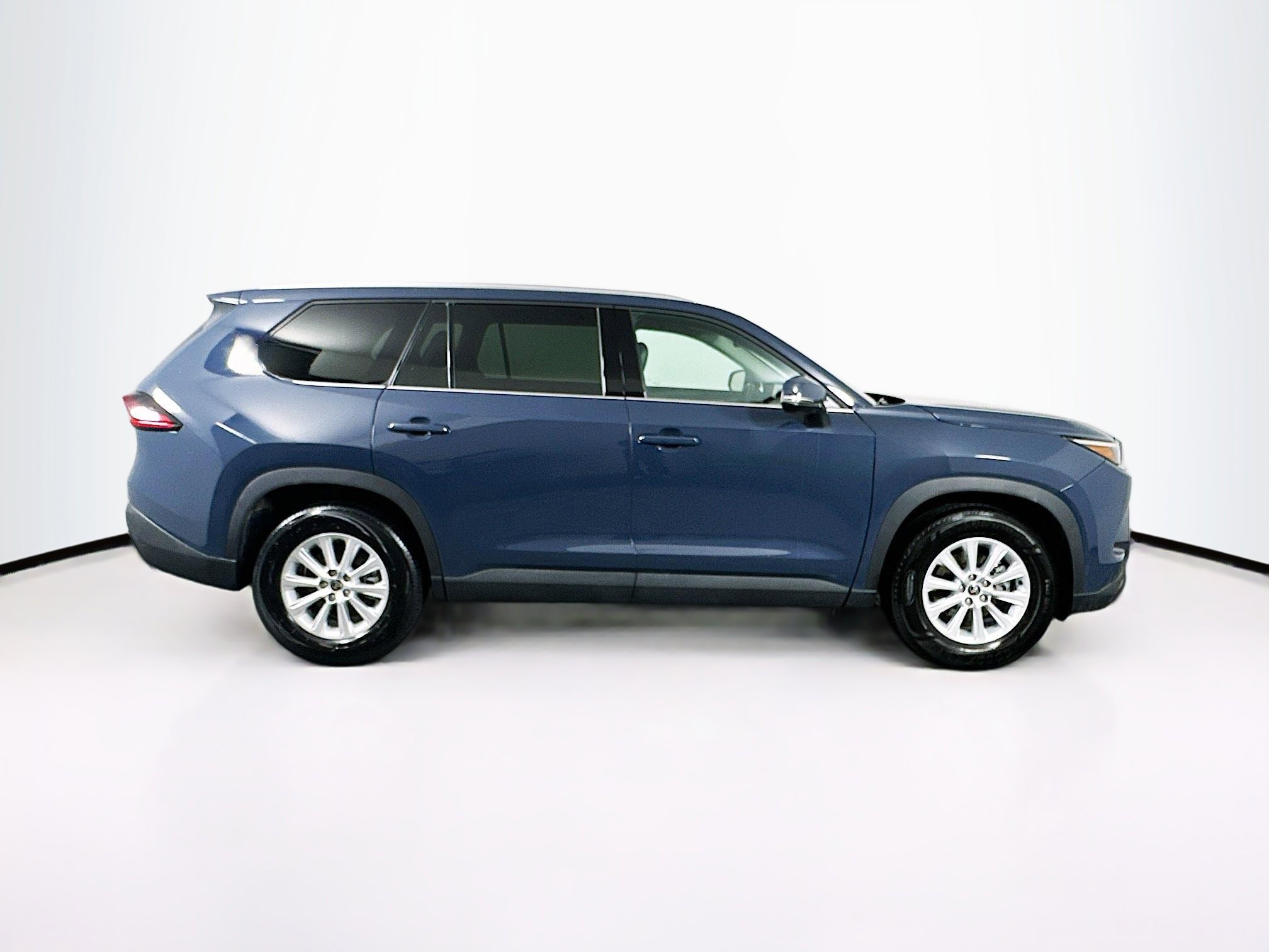 Used 2025 Toyota Grand Highlander XLE image 10