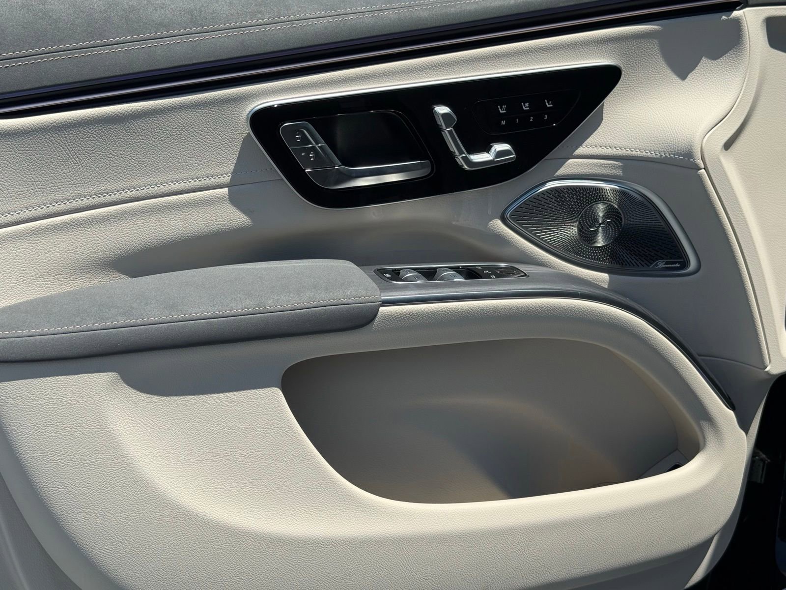 New 2026 Mercedes-Benz EQS 550 4MATIC SUV image 11