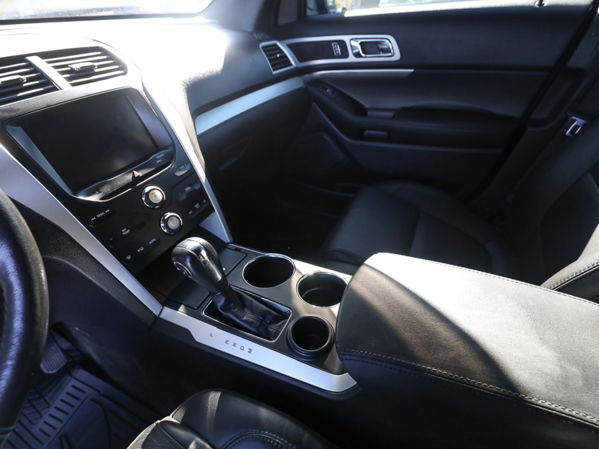 Used 2014 Ford Explorer XLT w/ Equipment Group 202A FWD image 20