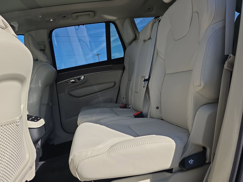 New 2026 Volvo XC90 B6 Ultra w/ Protection Package image 24
