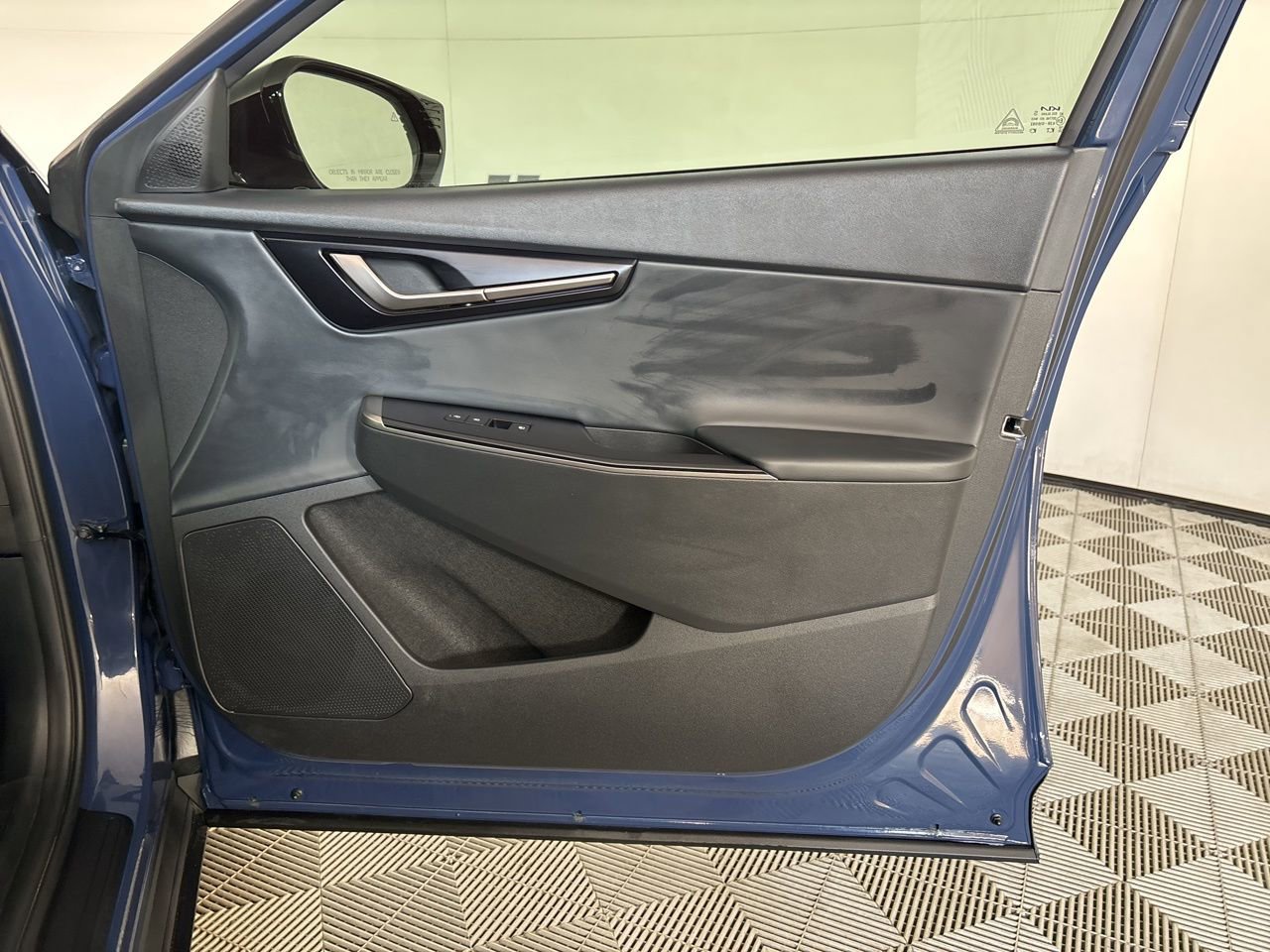 Used 2025 Kia EV6 Light w/ Light LR Technology Package image 23