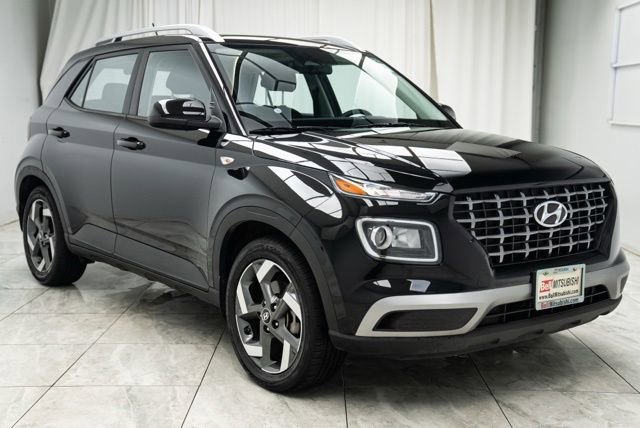 Used 2023 Hyundai Venue SEL image 1