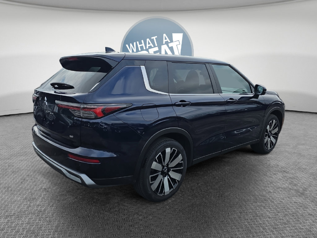 Used 2025 Mitsubishi Outlander SE FWD image 3