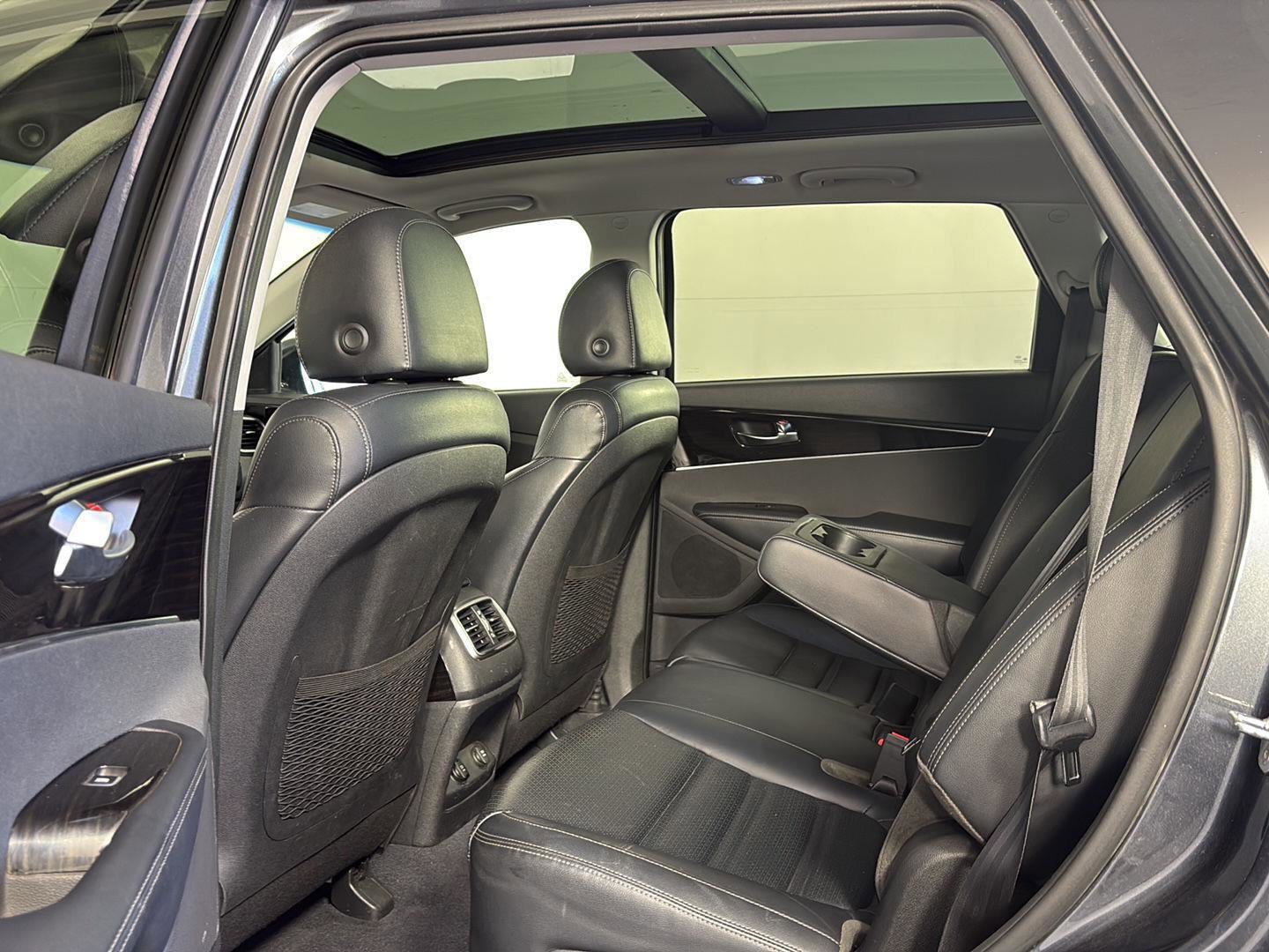 Used 2020 Kia Sorento EX image 19