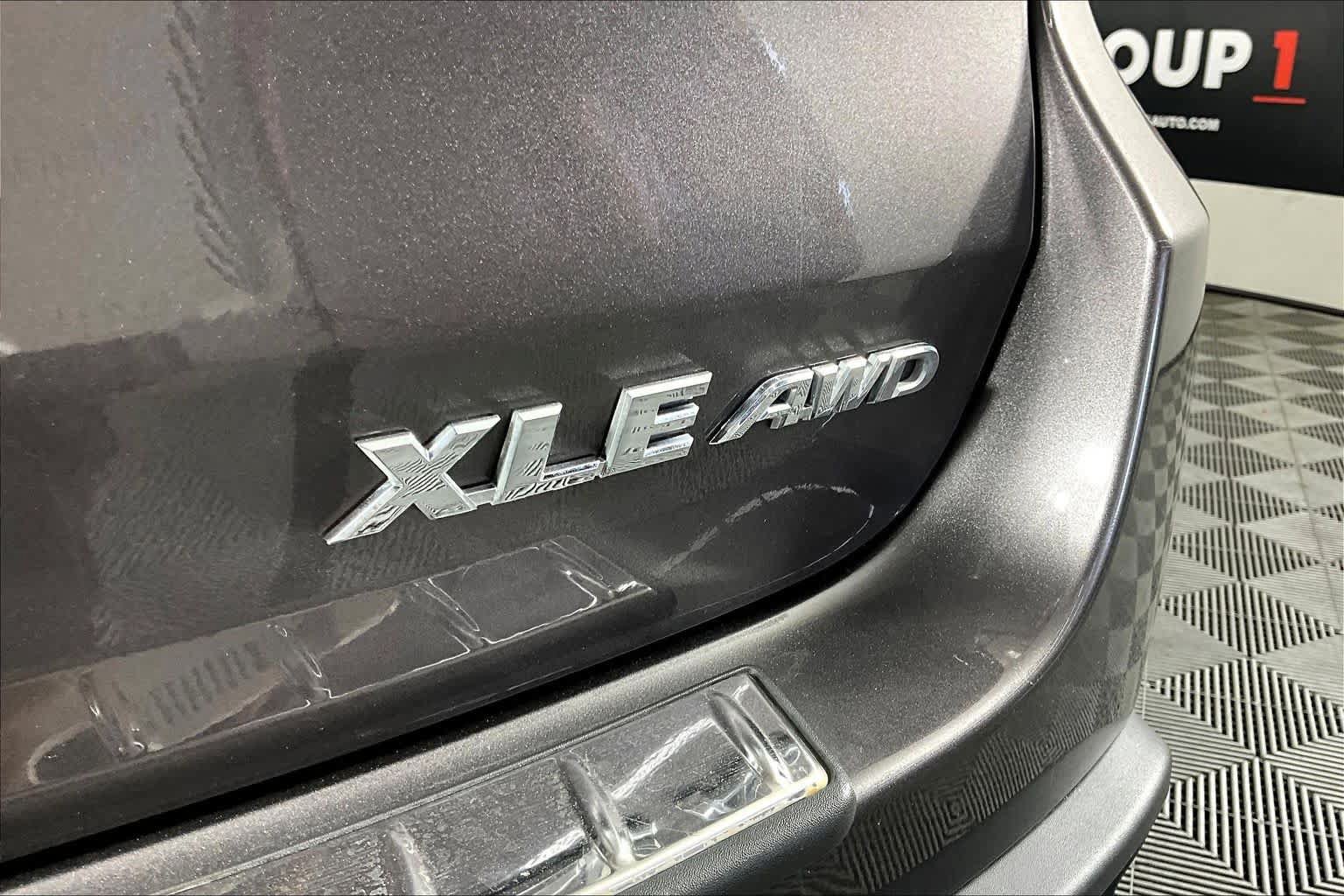 Used 2019 Toyota Highlander XLE AWD/4WD image 10