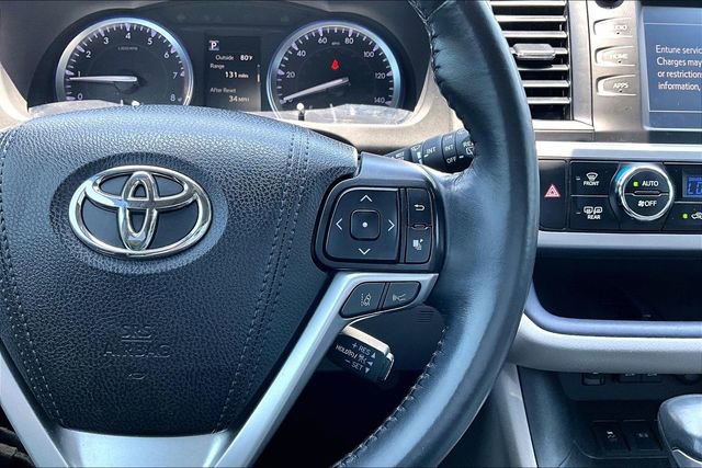 Used 2019 Toyota Highlander XLE FWD image 12