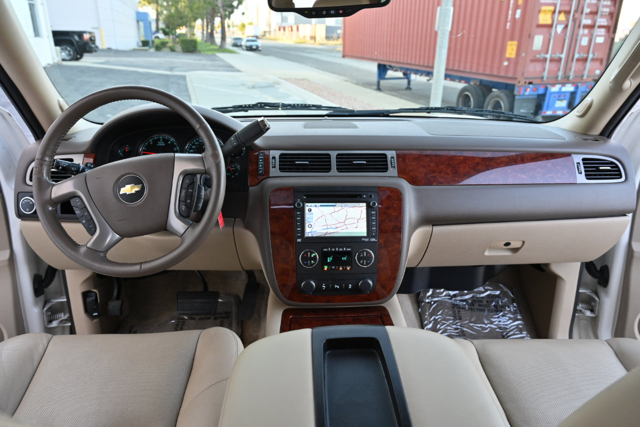 Used 2013 Chevrolet Suburban LTZ RWD image 12