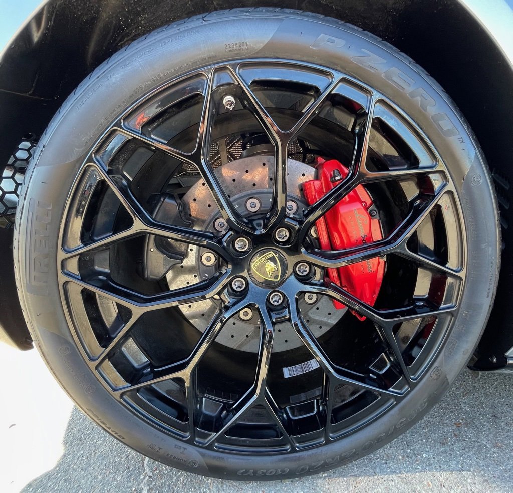 Used 2020 Lamborghini Huracan EVO image 16