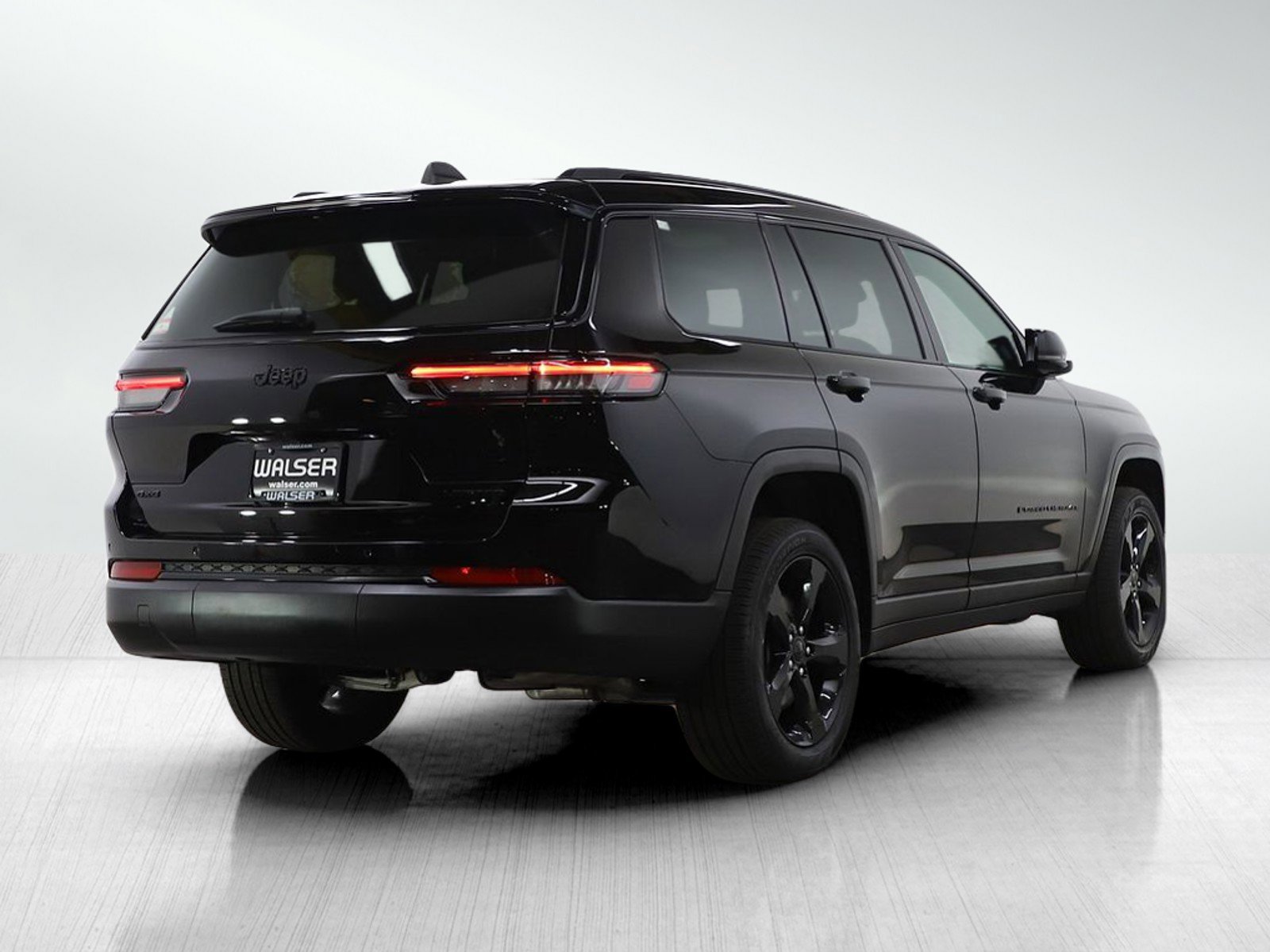 Used 2025 Jeep Grand Cherokee L Limited w/ Black Appearance Package image 5