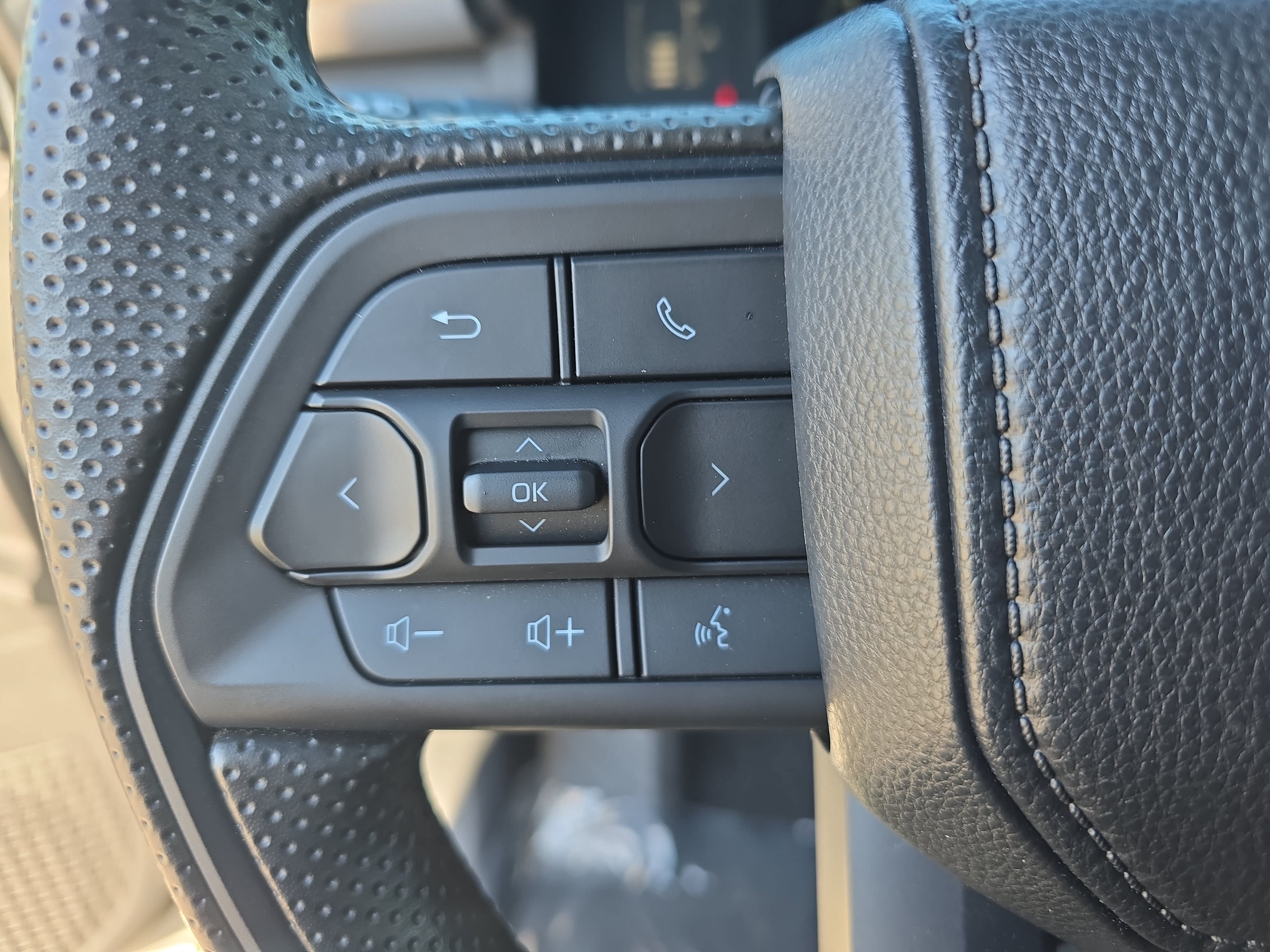 Certified 2024 Toyota Tacoma SR5 AWD/4WD image 18