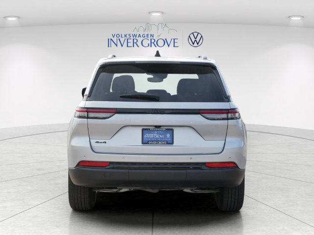 Used 2024 Jeep Grand Cherokee Altitude AWD/4WD image 6