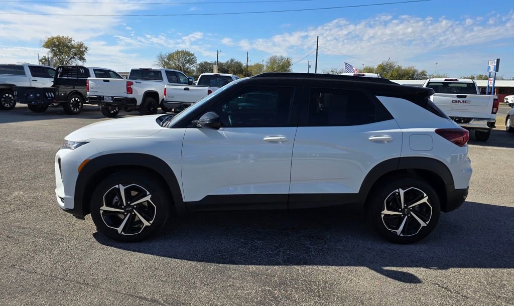 Used 2023 Chevrolet TrailBlazer RS w/ Sun and Liftgate Package image 2