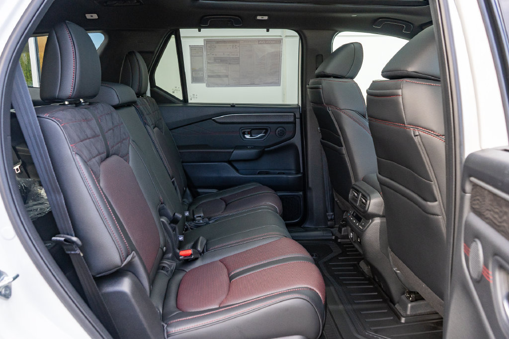 New 2026 Honda Pilot Black Edition image 15