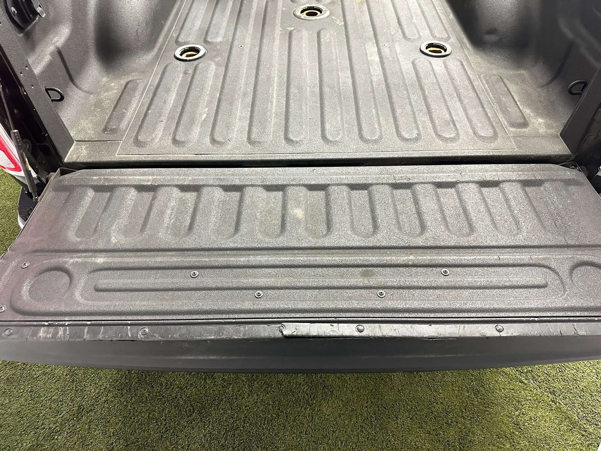 Used 2018 RAM 3500 Laramie Longhorn image 17