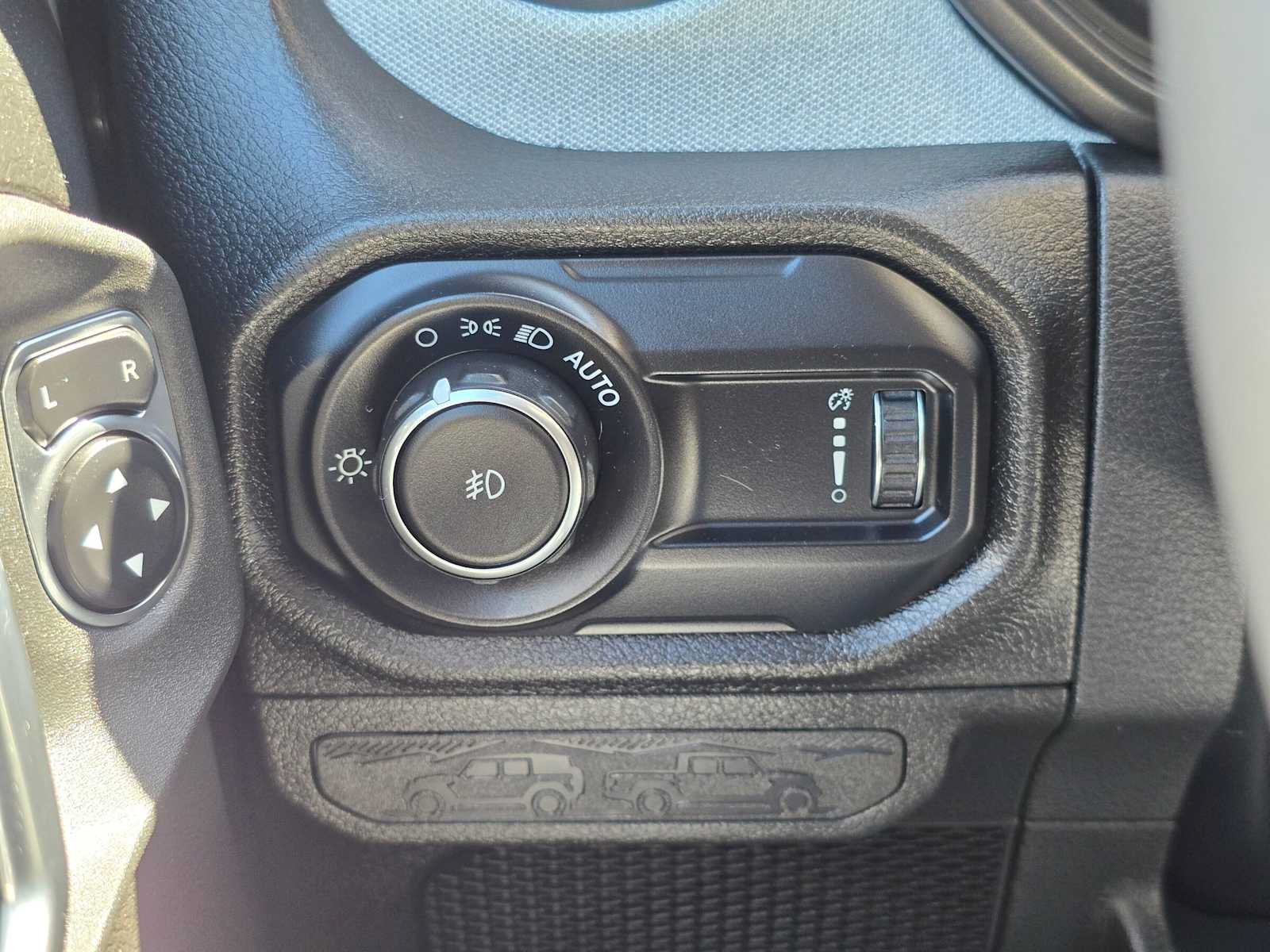 Used 2024 Jeep Wrangler Sport AWD/4WD image 31